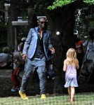Seal plays baseball with Leni in the Park