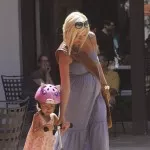 Tori Spelling With Daughter Stella 