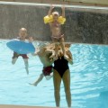 Britney Spears' Children and Jamie Lynn Spears' Daughter Play In The Pool - Photos