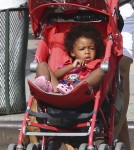 Heidi Klum walks her kids to their daycare centre in New York.