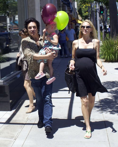 Paul Stanley And Fam Walking In Beverly Hills