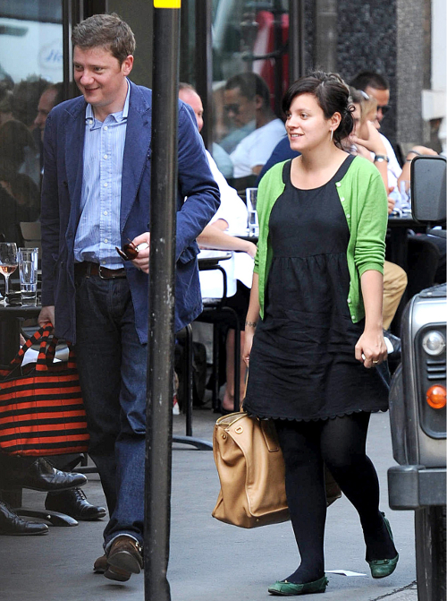 Soon-To-Be-Mom Lily Allen Lunches In London