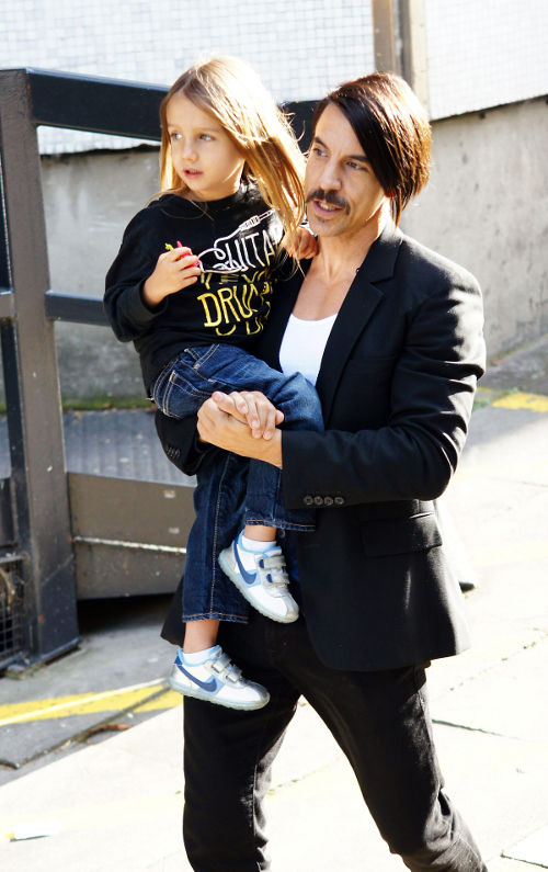 Anthony Kiedis And Daughter Stroll Through London