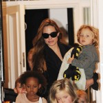 aAngelina Jolie takes her children for a playdate with Gwen Stefani's boys after visiting Gwen's home in London Angelina Jolie takes her children for a playdate with Gwen Stefani's boys after visiting Gwen's home in London