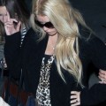 Jessica Simpson & Her Huge Pregnant Belly Give Photographers The Finger (Photos)