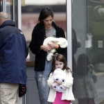 Katie Holmes ans Suri Cruise Leave the Children’s Museum of Pittsburgh and get icecream
