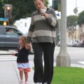 Jennifer Garner grabs a cup of tea with her daughter Seraphina in Santa Monica.