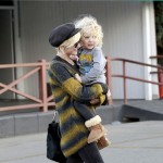 Ashlee Simpson spends time with her son Bronx at a carwash in Los Angeles. Ashlee Simpson spends time with her son Bronx at a carwash in Los Angeles.