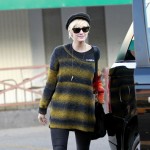 Ashlee Simpson spends time with her son Bronx at a carwash in Los Angeles. Ashlee Simpson spends time with her son Bronx at a carwash in Los Angeles.