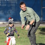 Singer Gwen Stefani and Gavin Rossdale spending a sunny afternoon with their sons Kingston and Zuma at a park in Los Angeles, CA Singer Gwen Stefani and Gavin Rossdale spending a sunny afternoon with their sons Kingston and Zuma at a park in Los Angeles, CA