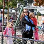 Pregnant Jennifer Garner takes her daughters Violet and Seraphina to play at a Santa Monica park. Pregnant Jennifer Garner takes her daughters Violet and Seraphina to play at a Santa Monica park.