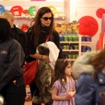 Suri Cruise and Katie Holmes at New York's FAO Schwartz toy store (December 14)