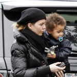 Ellen Pompeo & Stella Luna heading into a Coffee Bean in Los Angeles. Ellen Pompeo & Stella Luna heading into a Coffee Bean in Los Angeles.