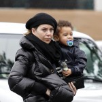 Ellen Pompeo & Stella Luna heading into a Coffee Bean in Los Angeles. Ellen Pompeo & Stella Luna heading into a Coffee Bean in Los Angeles.