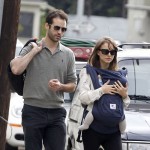 Natalie Portman and Benjamin Millepied visiting friends with their son Aleph (January 14) Natalie Portman and Benjamin Millepied visiting friends with their son Aleph (January 14)