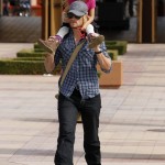 Gabriel Aubry takes daughter Nahla to the Los Angeles Zoo in California on February 19, 2012. Gabriel Aubry takes daughter Nahla to the Los Angeles Zoo in California on February 19, 2012.