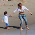 Jennifer Lopez and her beau Casper Smart enjoyed spending time at the beach in Malibu, California with her twins on February 5, 2012. Casper ran around the beach with Emme and Max