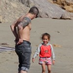 Jennifer Lopez and her beau Casper Smart enjoyed spending time at the beach in Malibu, California with her twins on February 5, 2012. Casper ran around the beach with Emme and Max
