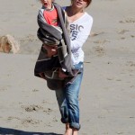 Jennifer Lopez and her beau Casper Smart enjoyed spending time at the beach in Malibu, California with her twins on February 5, 2012. Casper ran around the beach with Emme and Max