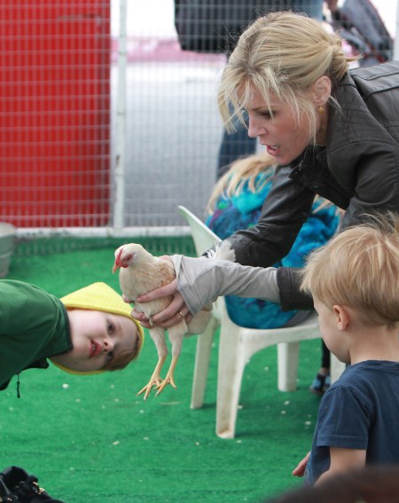 Julie Bowen Takes Her Boys To The Petting Zoo