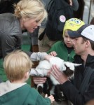 Julie Bowen and her children at the petting zoo