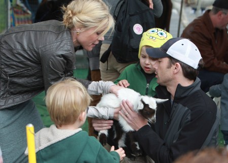 Julie Bowen and her children at the petting zoo