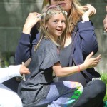 Heidi Klum spending the day at the park with her parents and kids in Santa Monica (March 27) Heidi Klum spending the day at the park with her parents and kids in Santa Monica (March 27)
