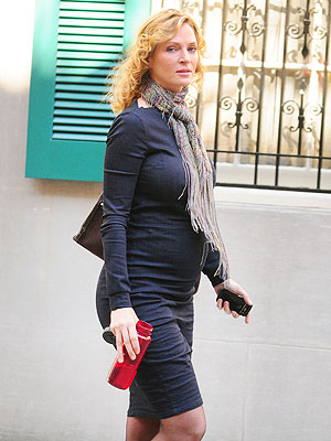 BabyBumpBUZZ: A Glowing Uma Thurman Shows Off Her New Belly