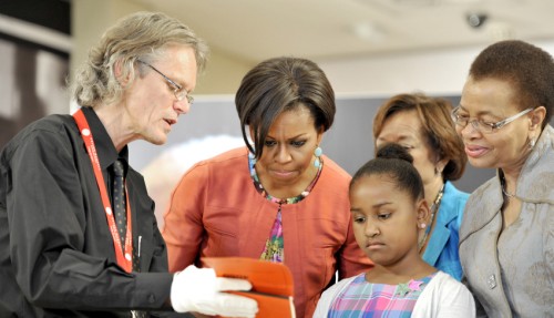 Michelle Obama says she's the best role model for her girls0429