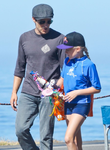 Stephen Moyer Takes Daughter Lilac To Fitness Camp 0629