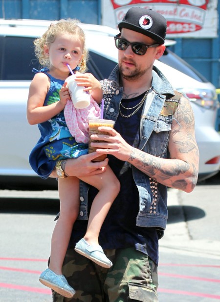 Harlow Madden Joins Joel Madden For A Sweet Treat To Beat The Heat 0731