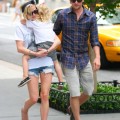 Ashlee Simpson And Bronx Wentz Grab Some Grub With Vincent Piazza 0726