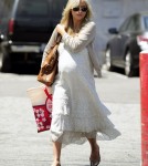 Pregnant Sarah Michelle Gellar Shops In Westwood