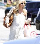 Pregnant Sarah Michelle Gellar Shops In Westwood