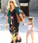 Pregnant actress Sarah Michelle Gellar takes her daughter Charlotte Prinze to a ballet class in Studio City, California on August 18, 2012