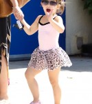 Pregnant actress Sarah Michelle Gellar takes her daughter Charlotte Prinze to a ballet class in Studio City, California on August 18, 2012
