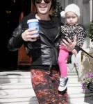 Pink is all smiles as she leaves her hotel carrying daughter Willow and a cup of coffee on September 13, 2012 in London, England.