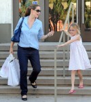 Jennifer Garner spent the afternoon shopping with daughter Violet in Brentwood, California on September 23, 2012.