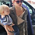 Kate Hudson carries her son Bingham through the airport in Toronto, Canada on September 10, 2012.