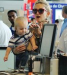 Kate Hudson carries her son Bingham through the airport in Toronto, Canada on September 10, 2012.
