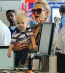 Kate Hudson carries her son Bingham through the airport in Toronto, Canada on September 10, 2012.