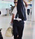 Kate Hudson carries her son Bingham through the airport in Toronto, Canada on September 10, 2012.