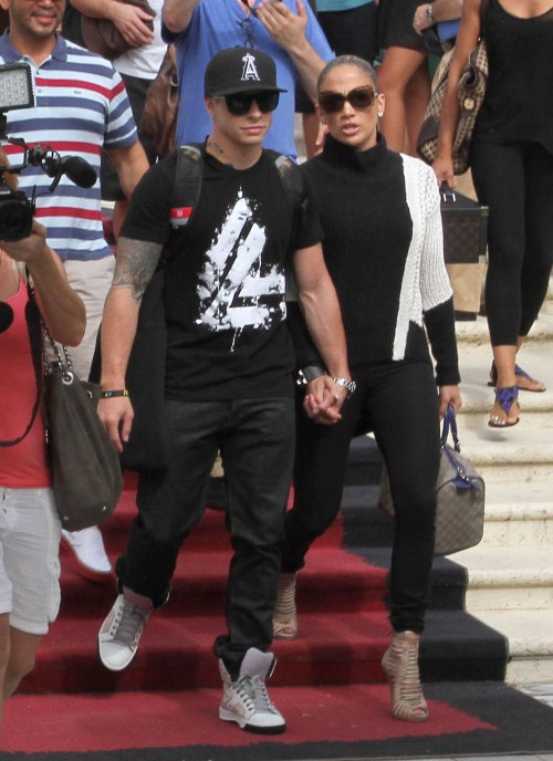 Jennifer Lopez, along with boyfriend Casper Smart and kids Emme and Maximilian Anthony were seen vacationing in Miami, Florida on August 31, 2012.
