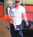 Eric Dane takes his daughter Billie shopping at Puzzle Zoo in West Hollywood, California on October 3rd, 2012.