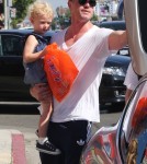 Eric Dane takes his daughter Billie shopping at Puzzle Zoo in West Hollywood, California on October 3rd, 2012.