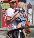Eric Dane takes his daughter Billie shopping at Puzzle Zoo in West Hollywood, California on October 3rd, 2012.