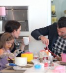Ben Affleck and Jennifer Garner Take the Girls to Cake Mix