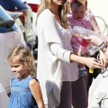 Jessica Alba Has Lunch With Her Daughters