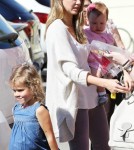 Jessica Alba Has Lunch With Her Daughters