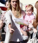 Jessica Alba Has Lunch With Her Daughters
